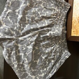 Vuori shorts -Like new